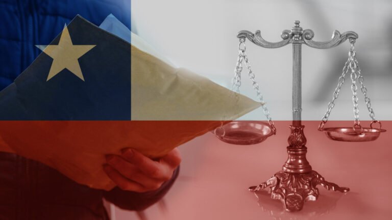 Puede Mi Casa Ser Mi Domicilio Tributario Según La Ley Chilena 19 casa chilena con bandera y documentos legales