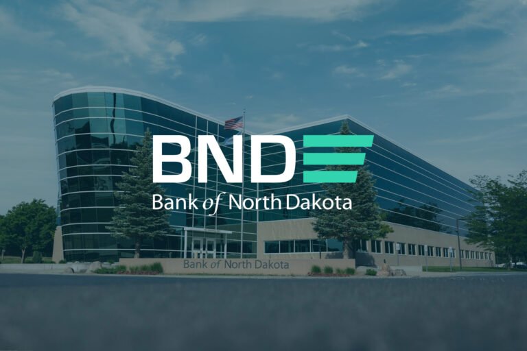 Cómo Saber Cuál Es Mi Caja de Compensación en Chile 27 edificio corporativo con logo de caja compensacion