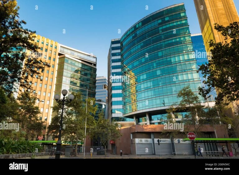 edificios de oficinas modernos en santiago