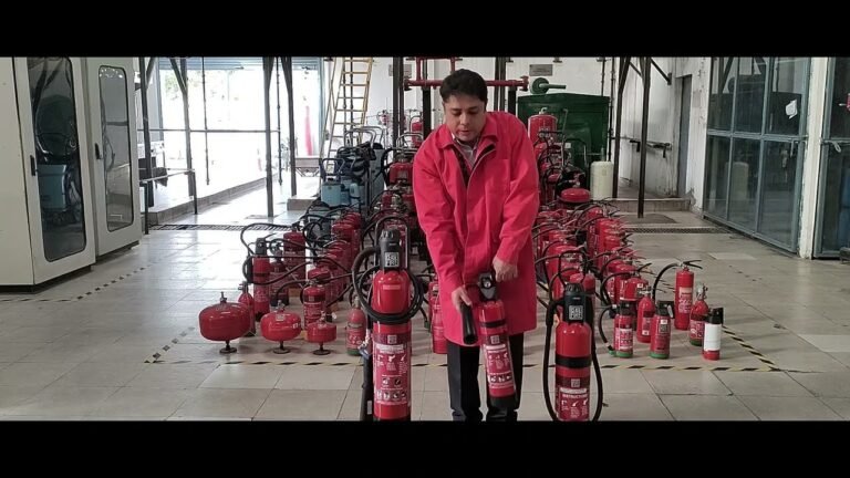 extintor pqs en accion contra fuego