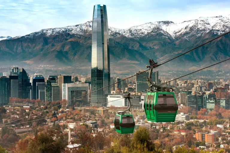 Cómo subir al Cerro San Cristóbal Guía para visitar Santiago fácilmente